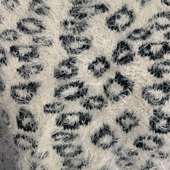 Kendall & Kylie Fuzzy Leopard Print Sweater - Picture 4 of 5